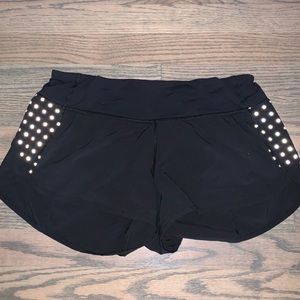 Lulu lemon 2.5 shorts size 6 black